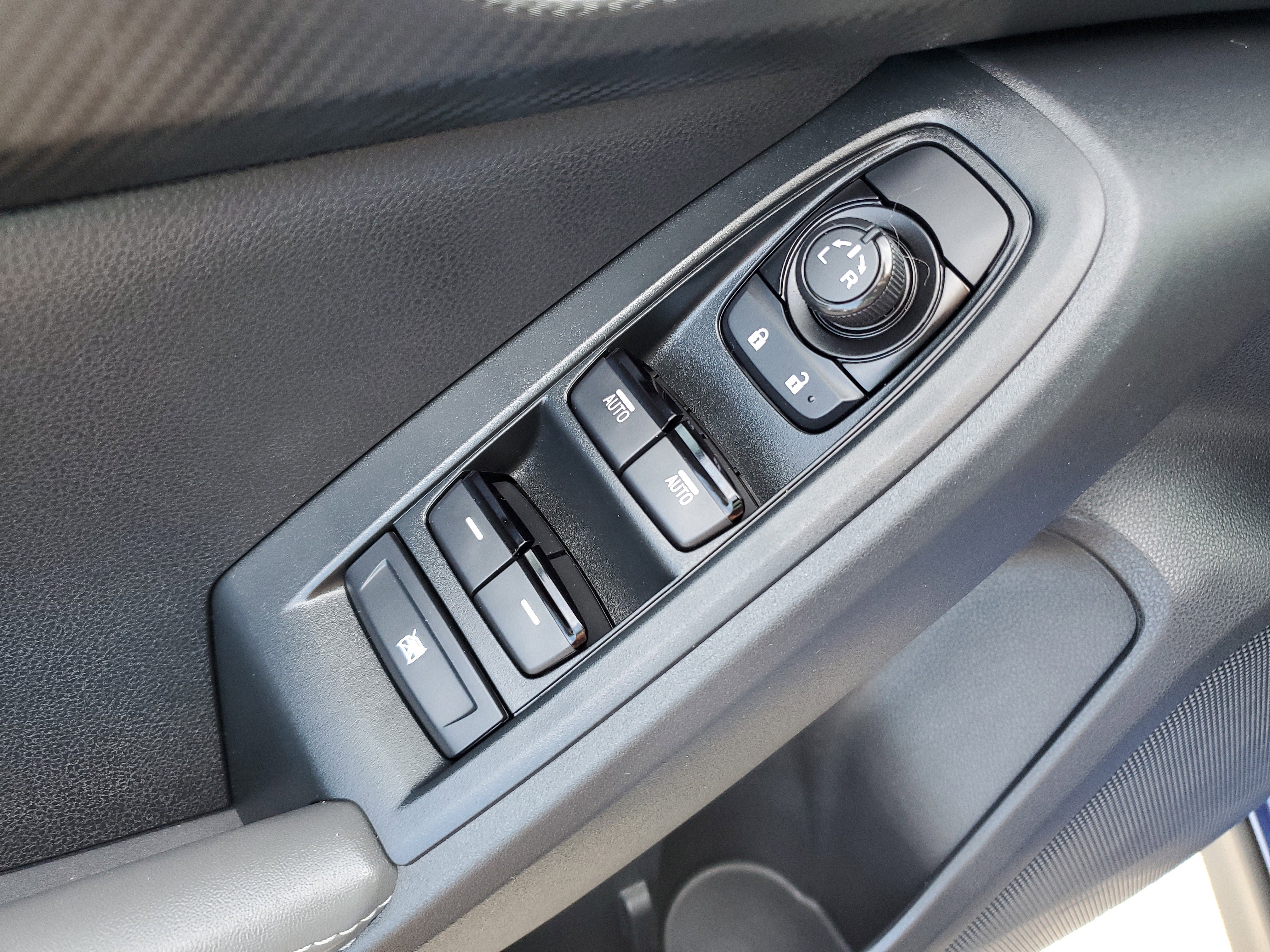 Certified 2025 Subaru Crosstrek 2.0i Premium AWD/4WD image 17