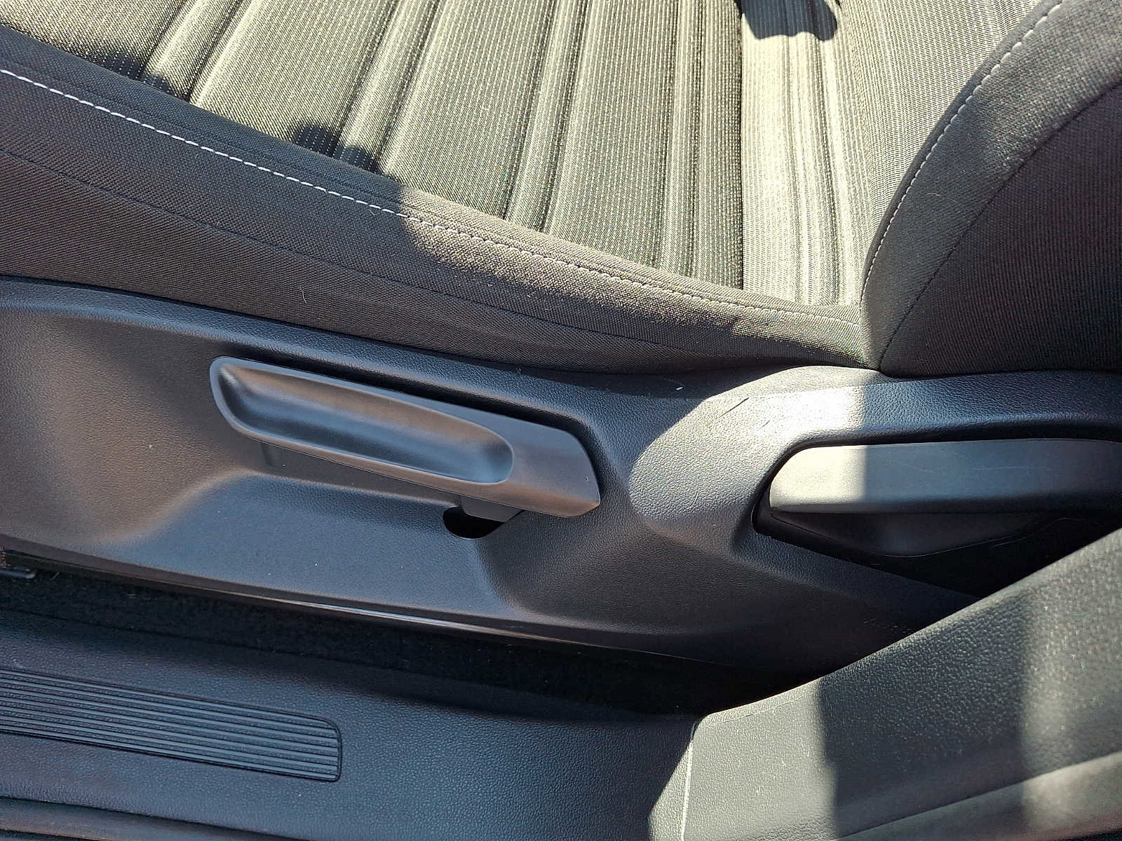 Used 2022 Volkswagen Tiguan S image 11