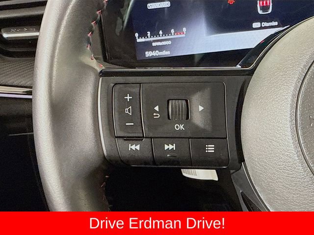 Used 2025 Nissan Kicks SR AWD/4WD image 12