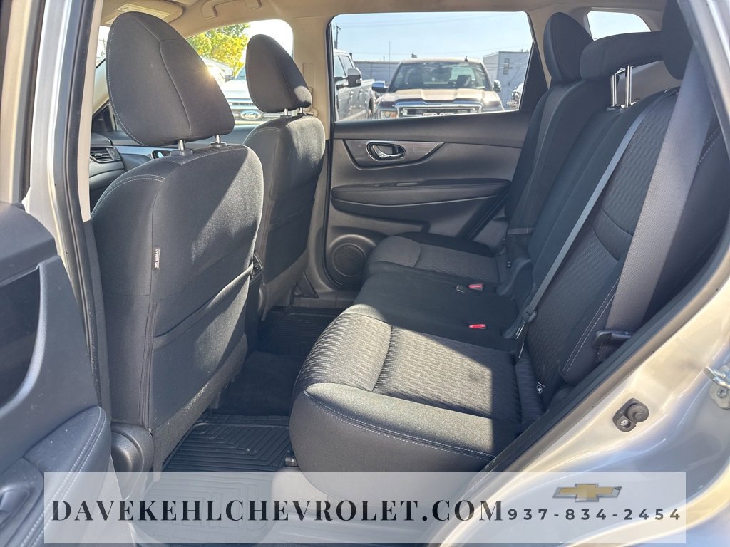 Used 2018 Nissan Rogue S image 19