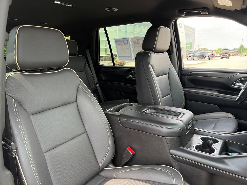 Used 2022 GMC Yukon SLT w/ SLT Luxury Package AWD/4WD image 12