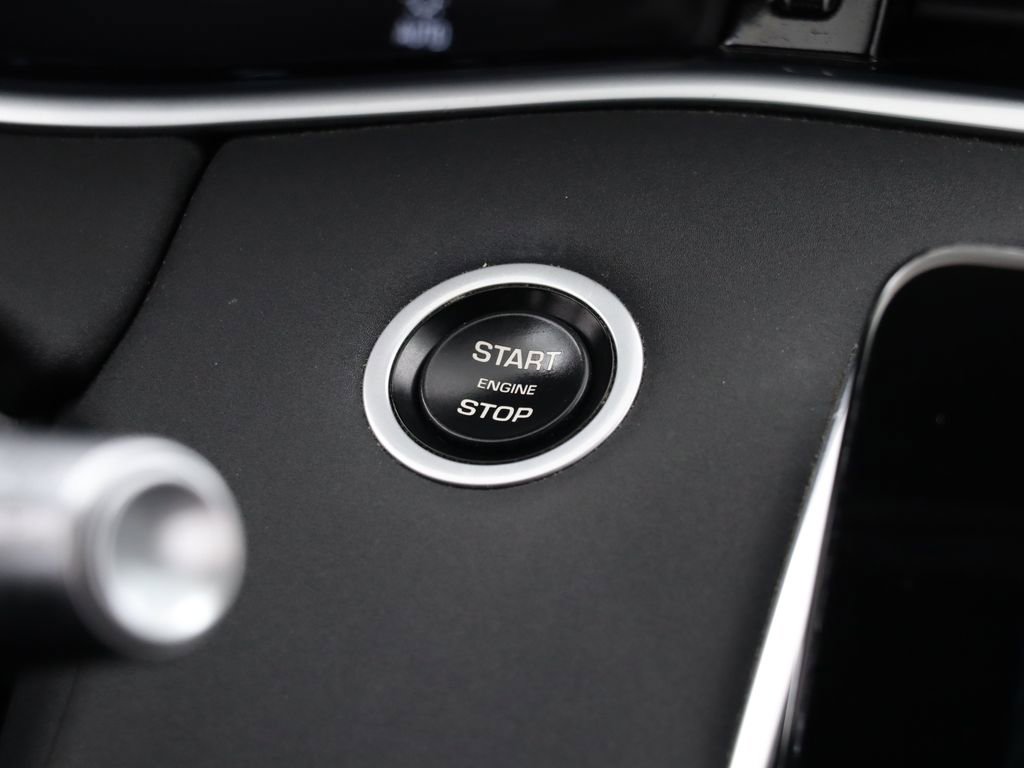 Used 2020 Land Rover Range Rover Evoque SE image 21
