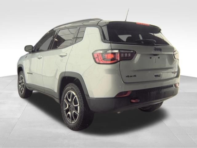 Used 2025 Jeep Compass Trailhawk image 8