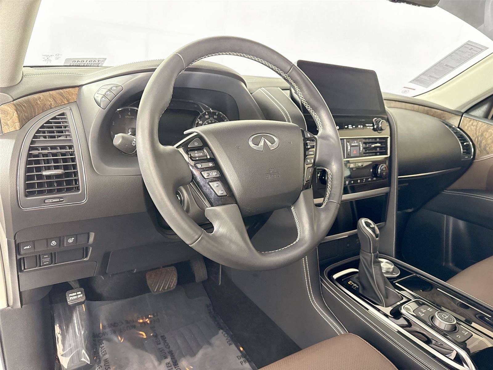 Used 2023 INFINITI QX80 Premium Select w/ Cargo Package AWD/4WD image 4