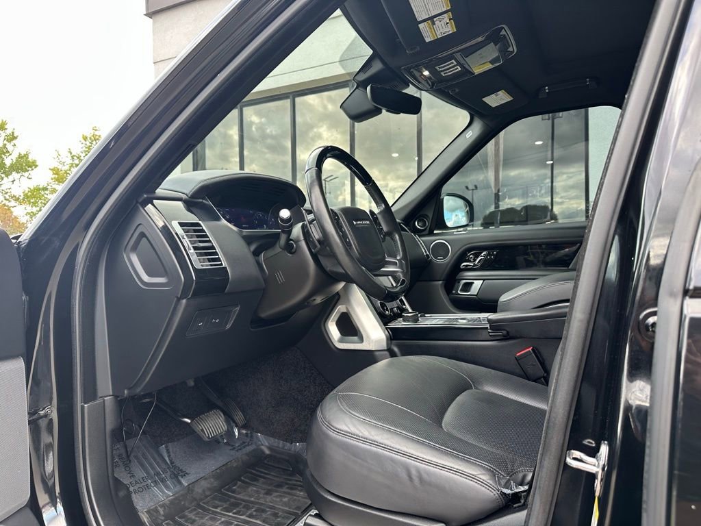 Used 2019 Land Rover Range Rover HSE image 17