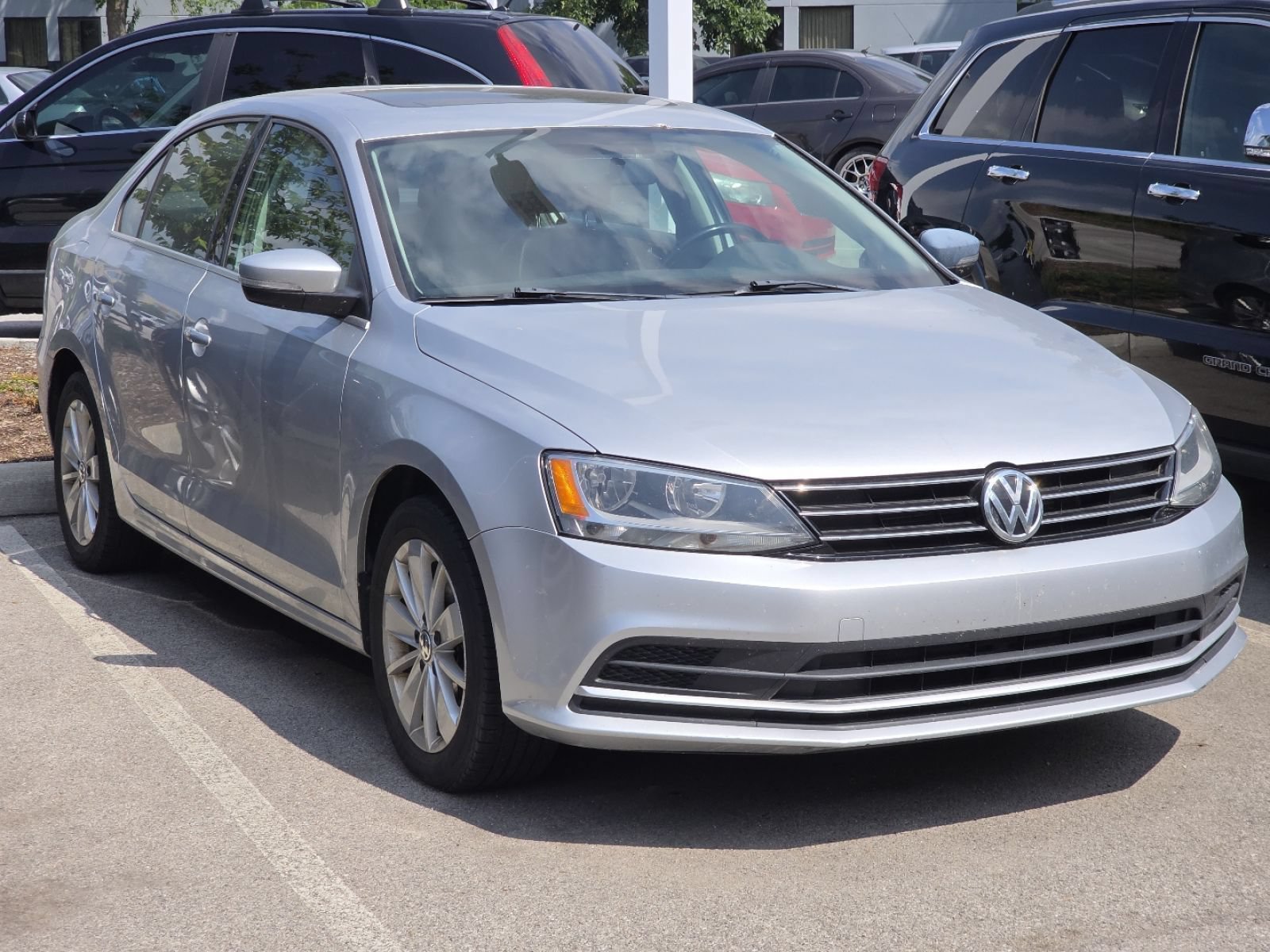 Used 2015 Volkswagen Jetta SE FWD image 2