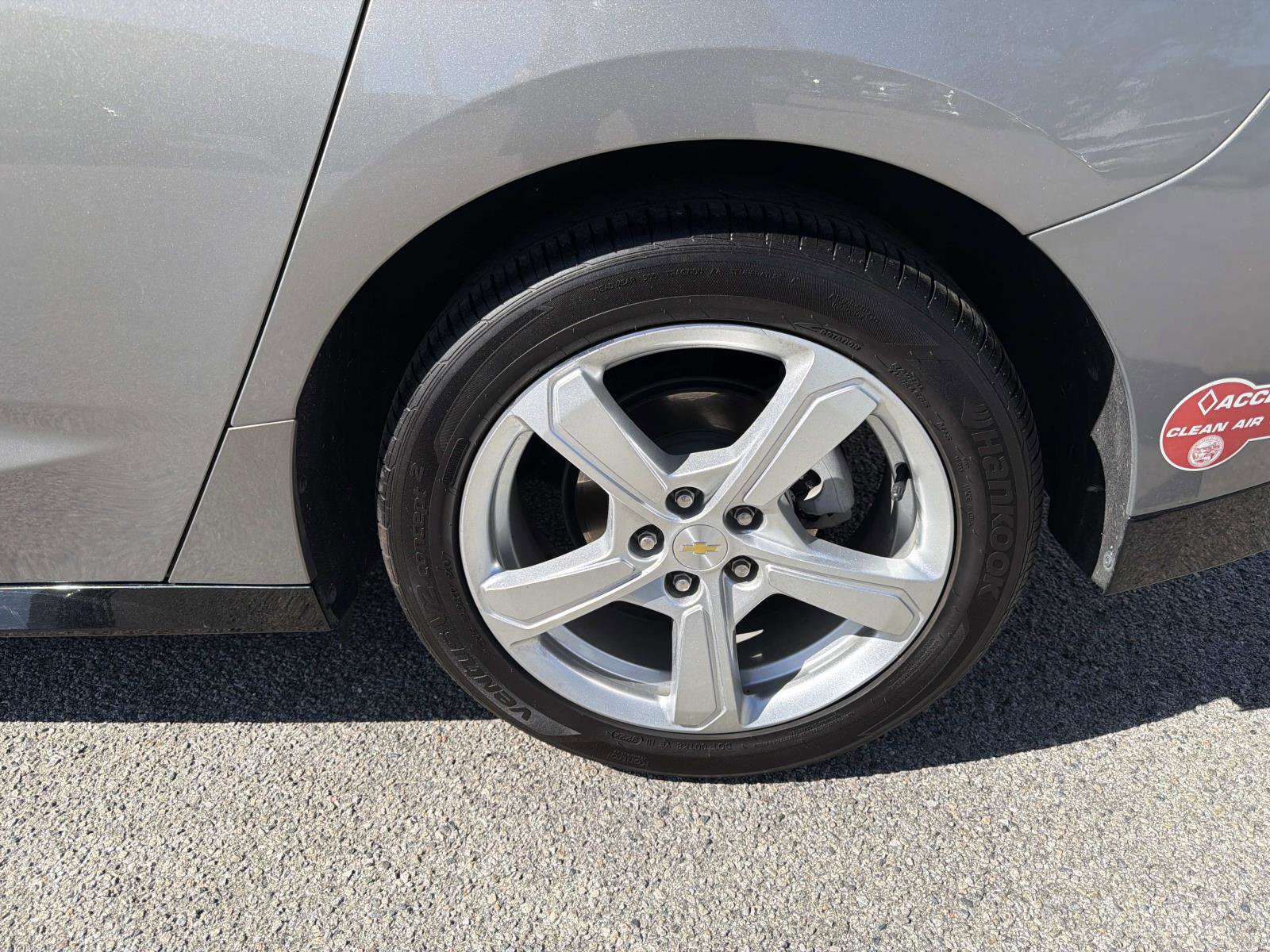 Used 2017 Chevrolet Volt LT w/ Comfort Package image 6