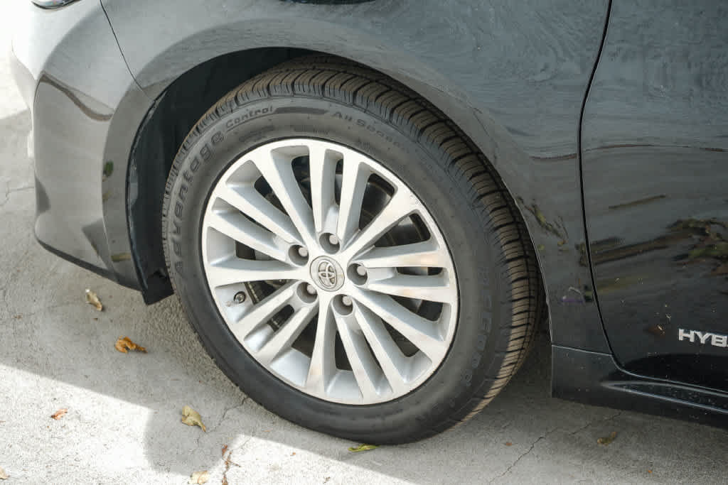 Used 2014 Toyota Avalon XLE Touring w/ Preferred Accessory Package FWD image 11