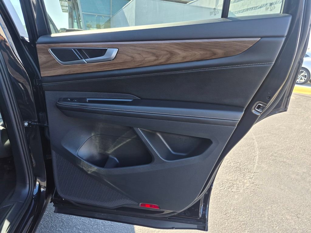 Used 2025 Volkswagen Atlas SE FWD image 28