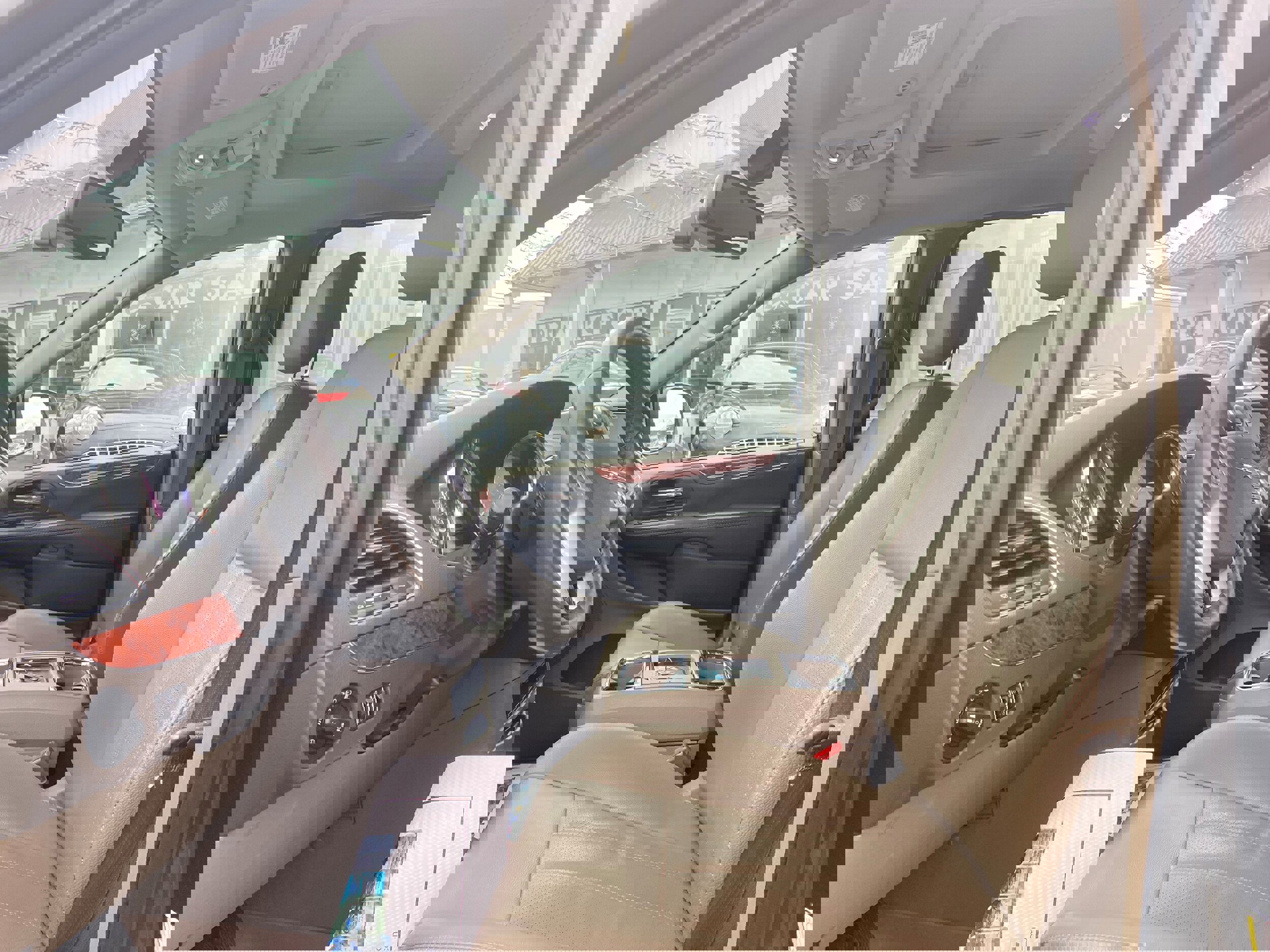 Used 2014 Chrysler Town & Country Touring image 9