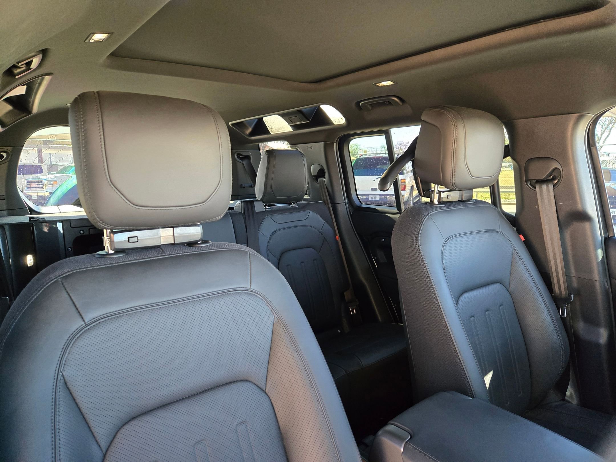 Used 2024 Land Rover Defender 110 X image 36