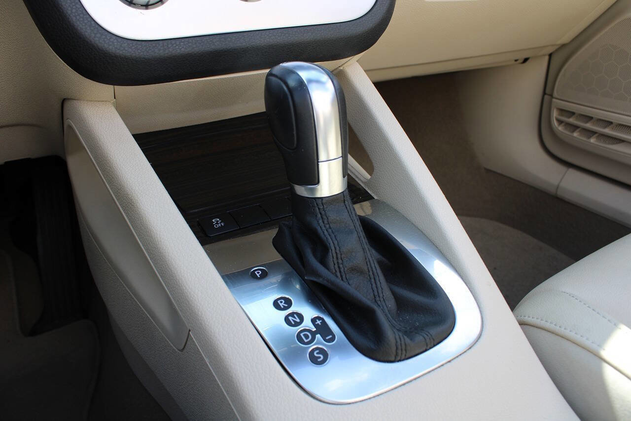 Used 2013 Volkswagen Eos Lux image 25