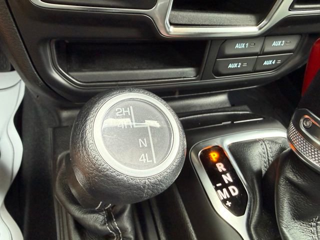 Used 2024 Jeep Gladiator Sport AWD/4WD image 39