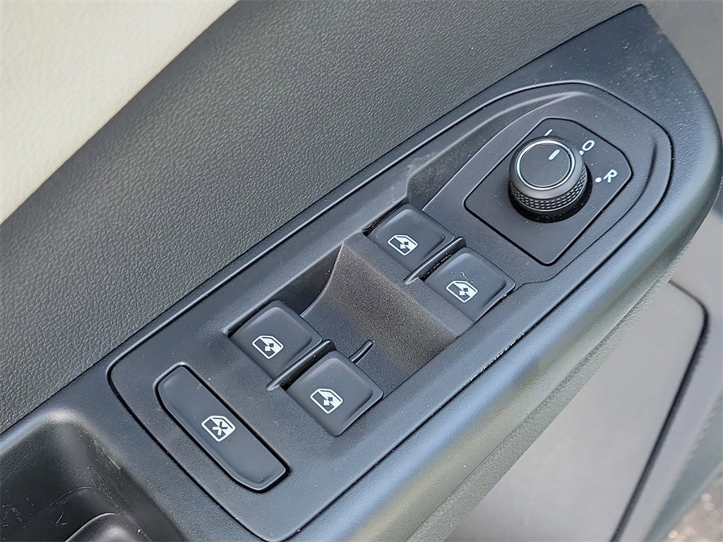 New 2026 Volkswagen Taos S image 14