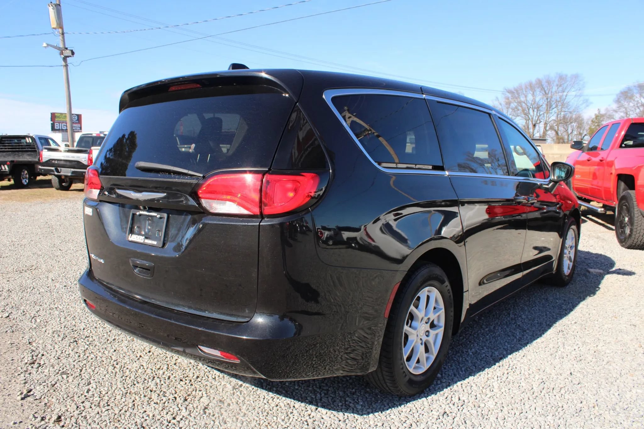 Used 2017 Chrysler Pacifica LX FWD image 8