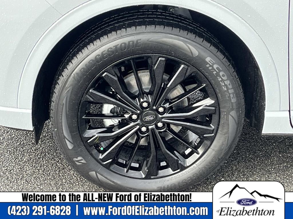New 2026 Ford Escape ST-Line Elite w/ Class II Trailer Tow Package image 11