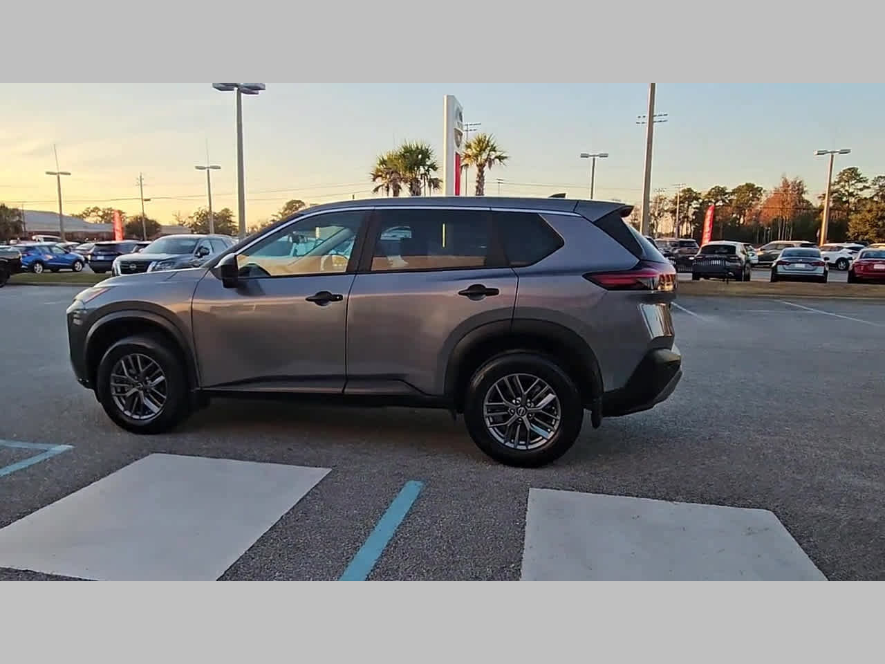 Used 2023 Nissan Rogue S image 28