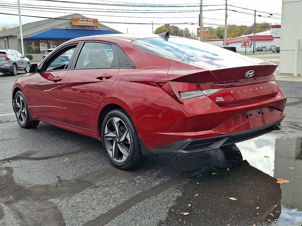 Used 2023 Hyundai Elantra SEL w/ Convenience Package image 7