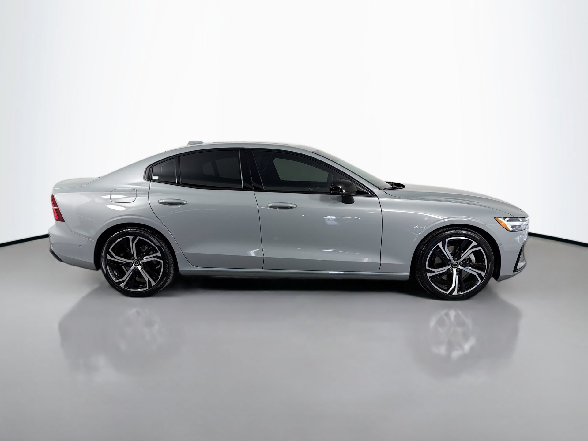 Certified 2024 Volvo S60 B5 Plus w/ Climate Package FWD image 5