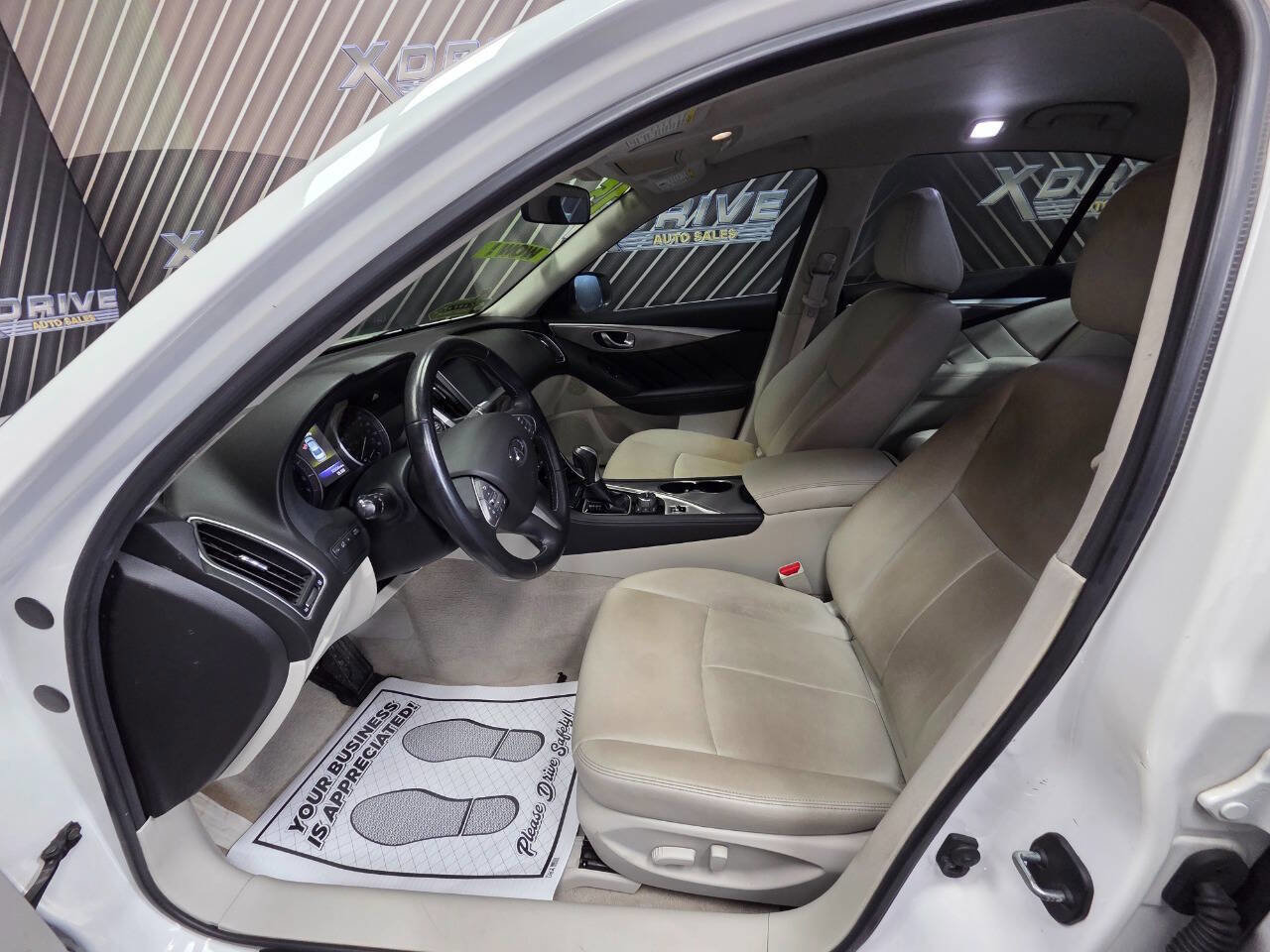 Used 2015 INFINITI Q50 image 16