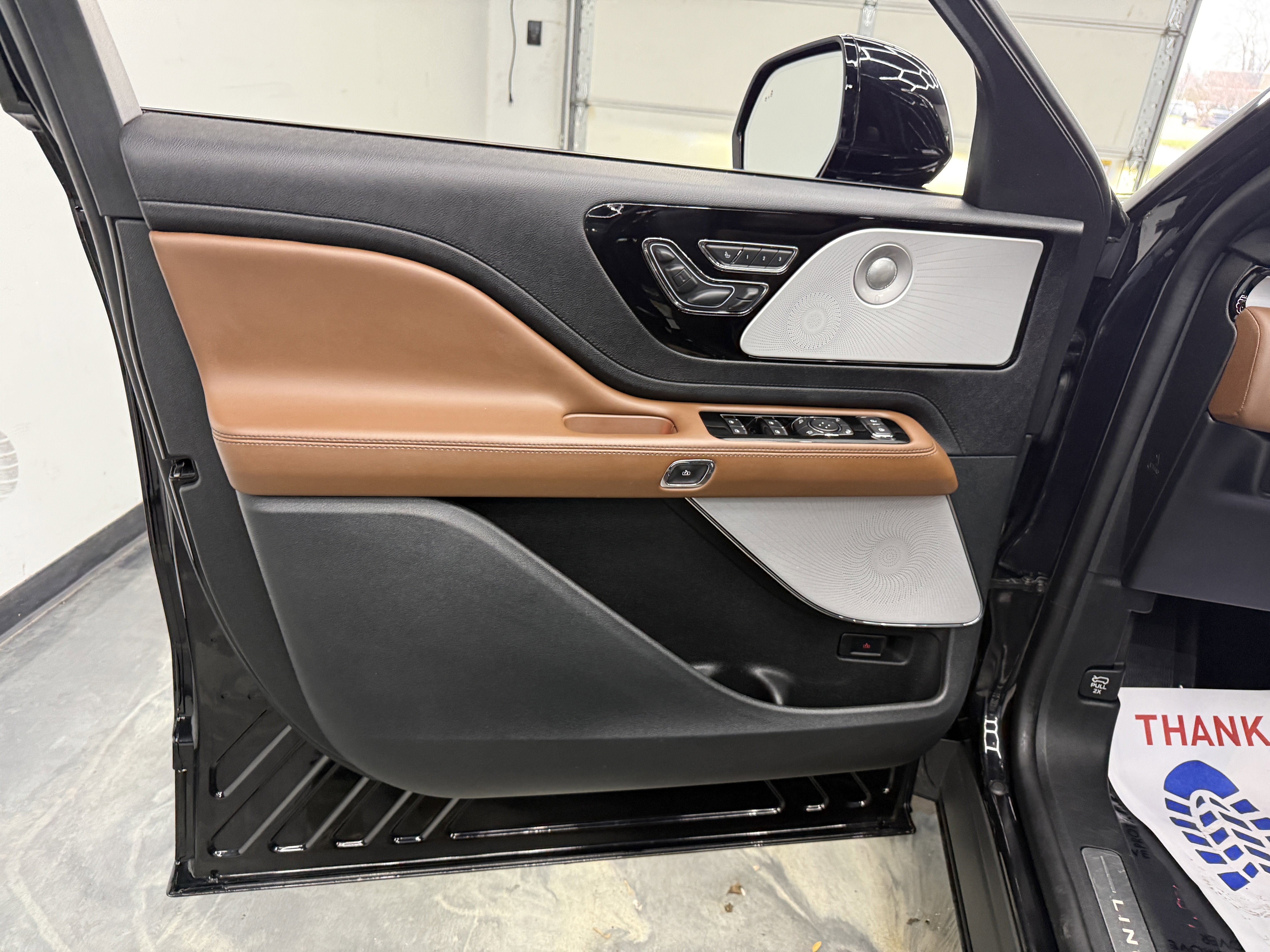 Used 2023 Lincoln Aviator Reserve w/ Equipment Group 201A image 9