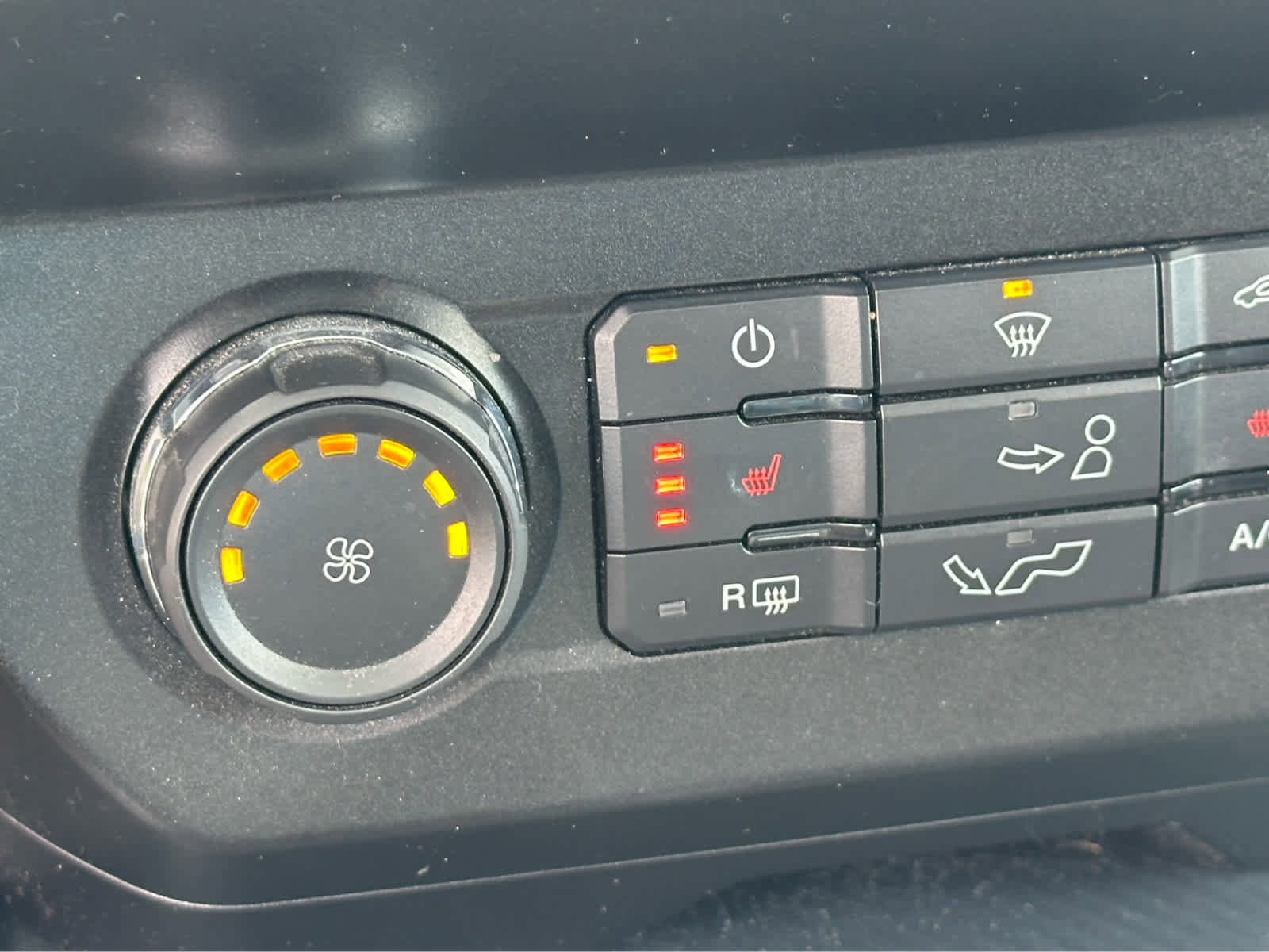 Used 2019 Ford F150 XLT w/ Equipment Group 302A Luxury AWD/4WD image 18