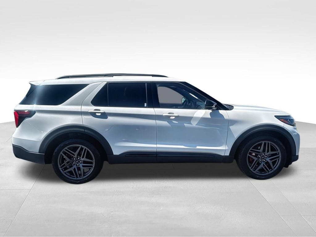 Used 2025 Ford Explorer ST AWD/4WD image 9
