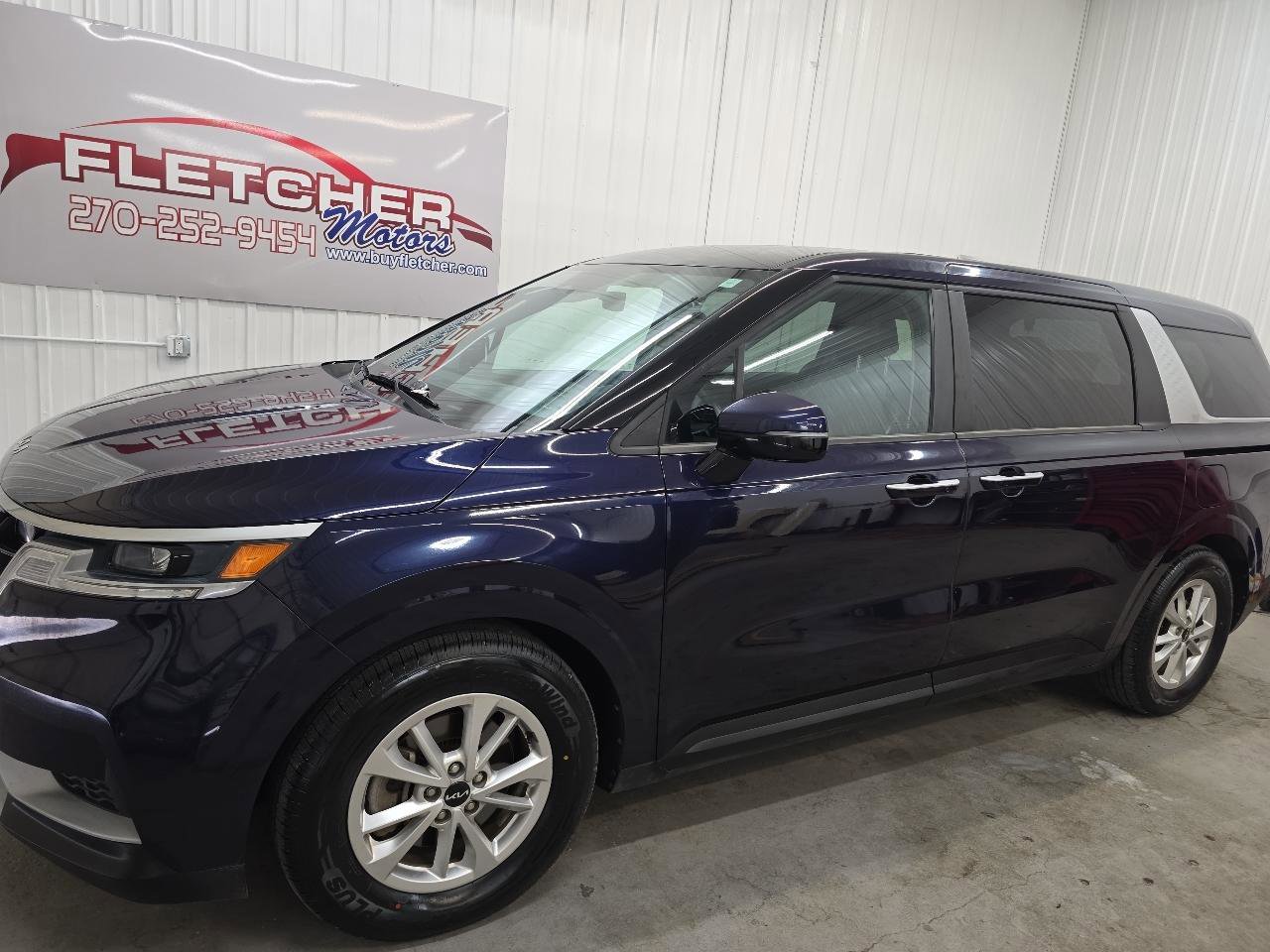 Used 2022 Kia Carnival LX FWD image 2