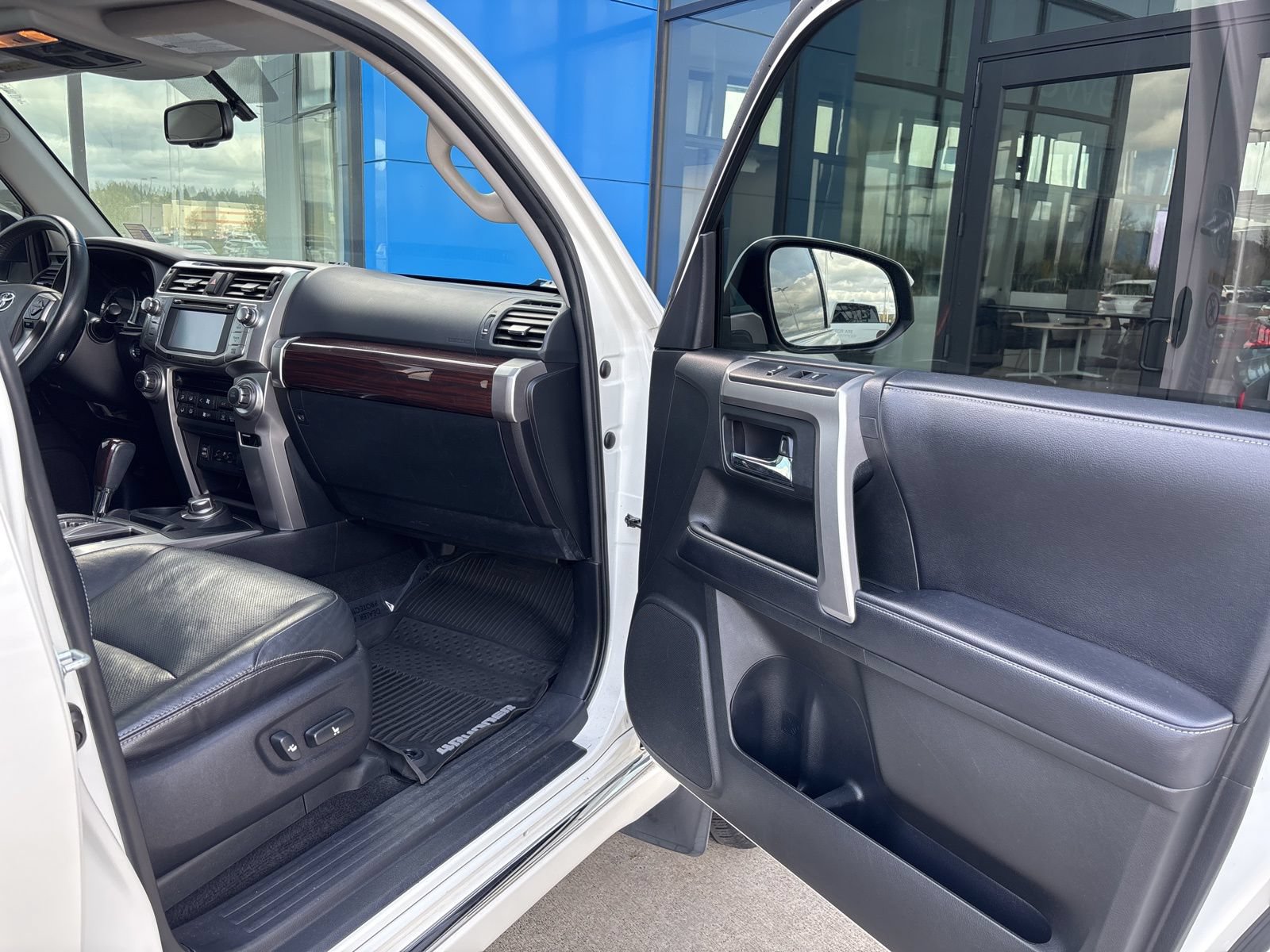 Used 2017 Toyota 4Runner Limited AWD/4WD image 18