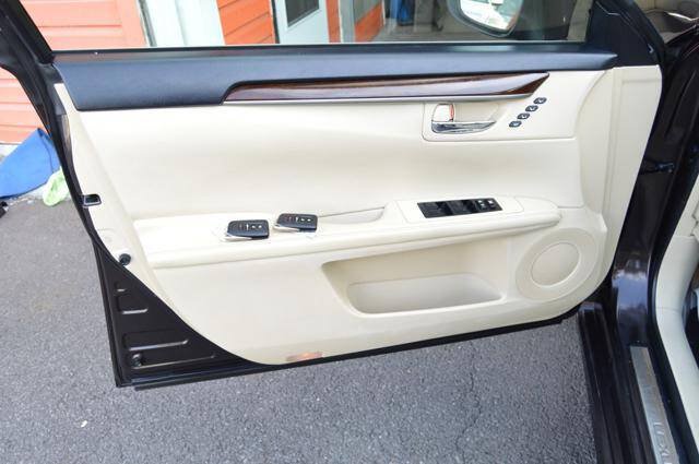 Used 2014 Lexus ES 350 w/ Premium Package FWD image 33