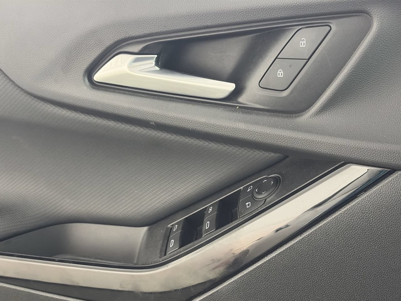 Used 2025 Chevrolet Equinox LT FWD image 16