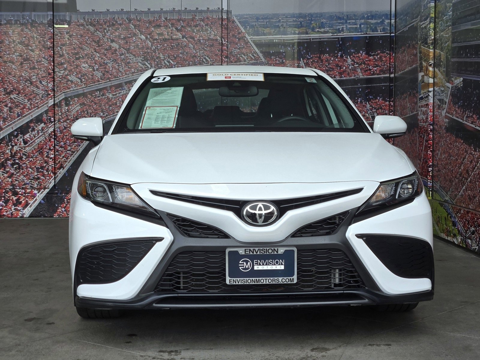 Certified 2021 Toyota Camry SE image 3