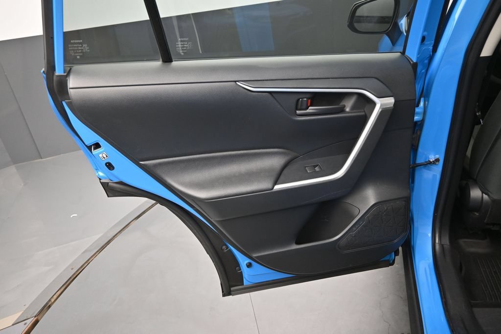 Used 2019 Toyota RAV4 LE w/ All Weather Liner Package AWD/4WD image 18