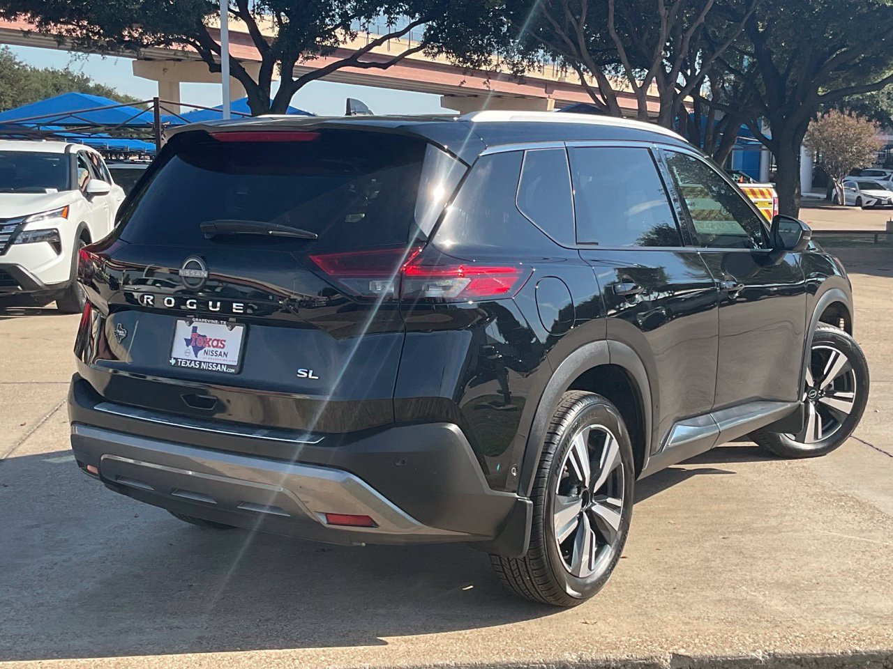 Used 2023 Nissan Rogue SL w/ SL Premium Package FWD image 4