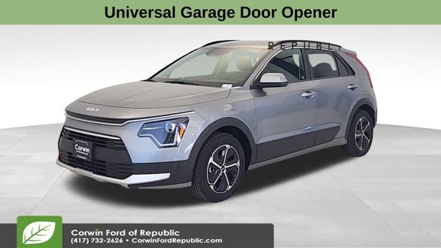 Used 2024 Kia Niro LX image 3