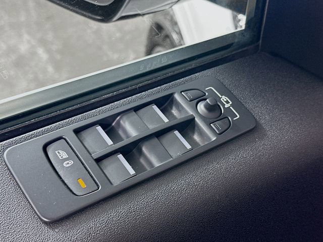 Used 2020 Land Rover Discovery Sport SE R-Dynamic image 19