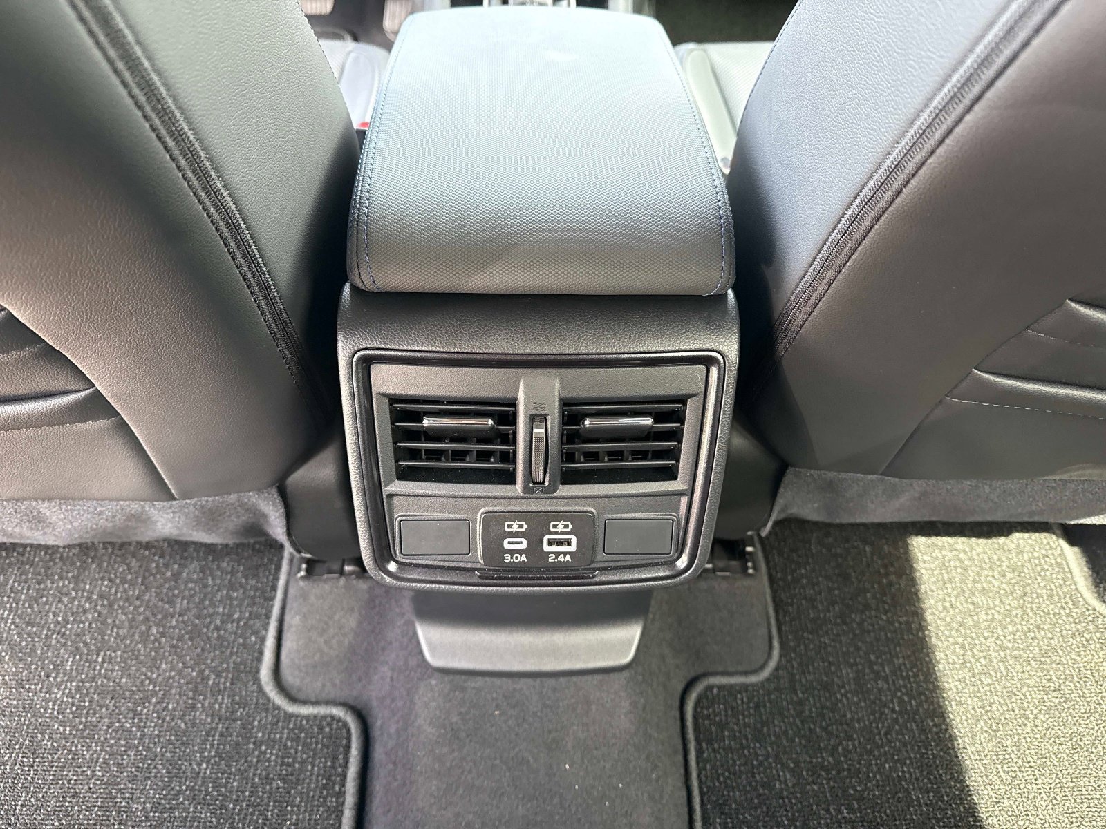 Used 2025 Subaru Forester Limited AWD/4WD image 17