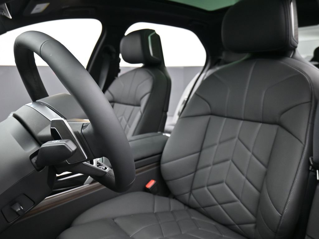 New 2026 BMW 750e xDrive image 10