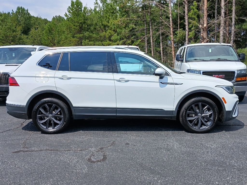 Used 2024 Volkswagen Tiguan SE image 2