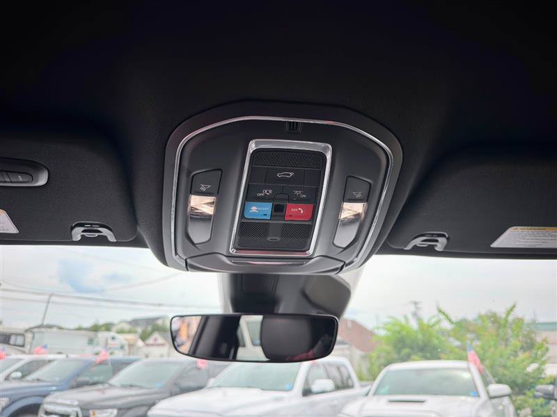 Used 2024 Jeep Wagoneer L Series II RWD image 20
