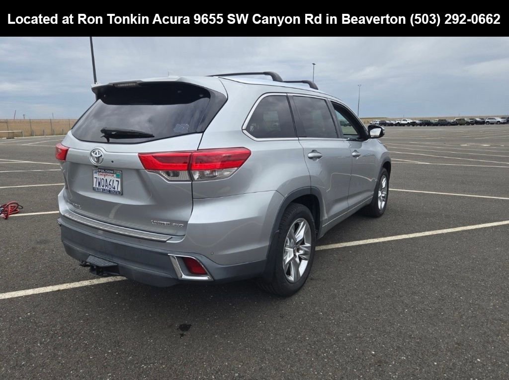 Used 2017 Toyota Highlander Limited AWD/4WD image 4