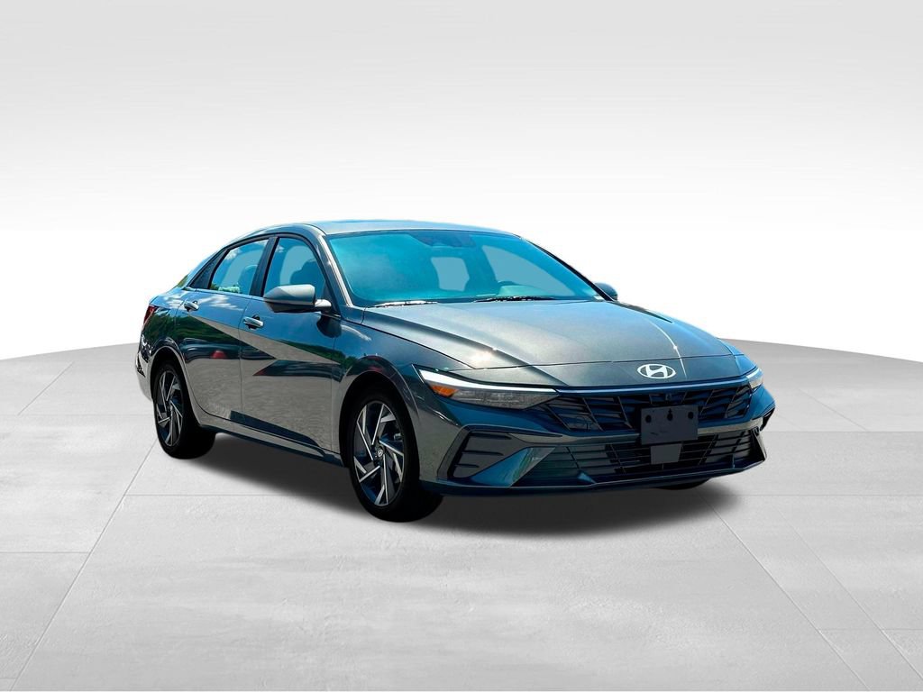 Used 2025 Hyundai Elantra Limited FWD image 12