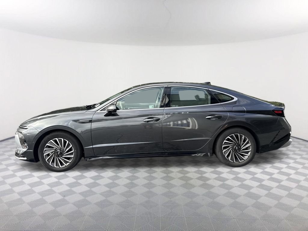 Used 2025 Hyundai Sonata Limited FWD image 8