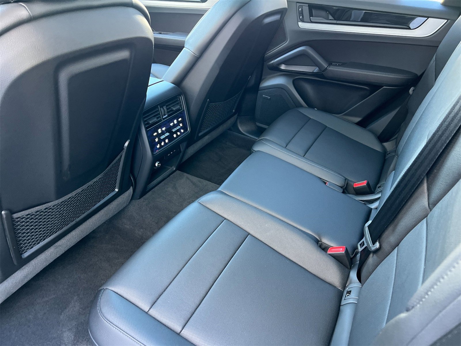 Certified 2025 Porsche Cayenne image 14