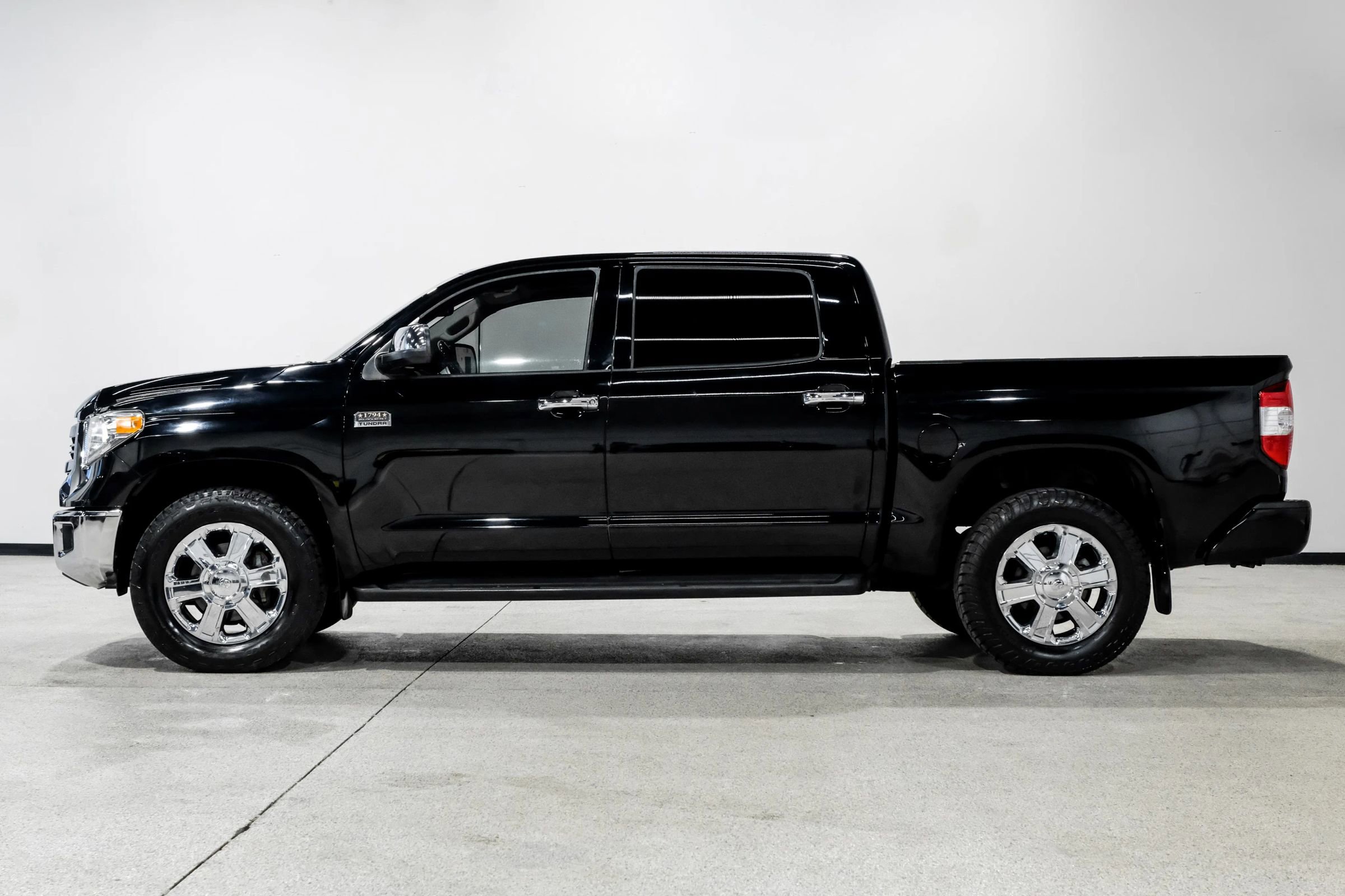 Used 2017 Toyota Tundra 1794 Edition AWD/4WD image 9
