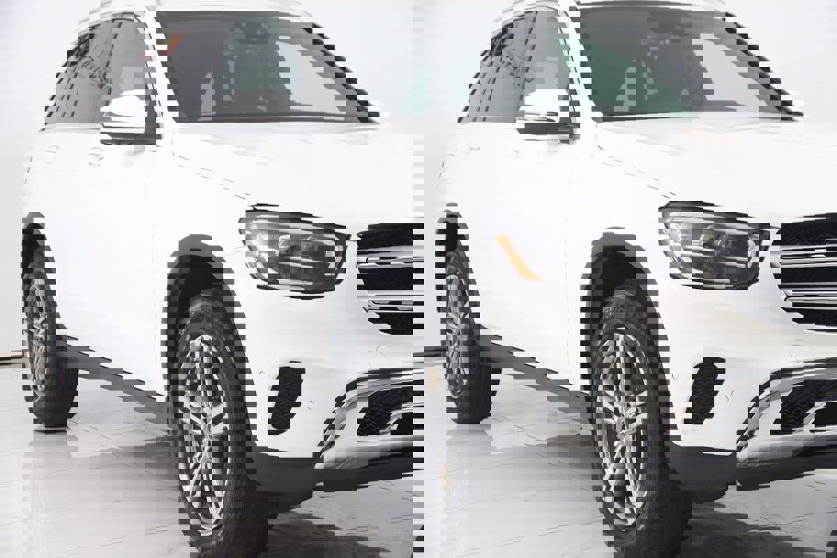 Used 2022 Mercedes-Benz GLC 300 4MATIC w/ Driver Assistance Package image 53