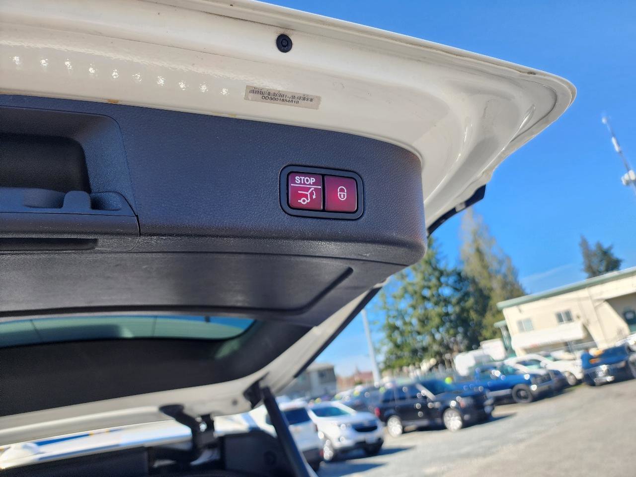 Used 2016 Mercedes-Benz GL 550 4MATIC image 27