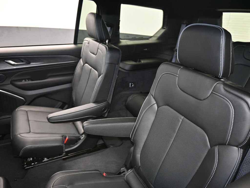 New 2025 Jeep Grand Cherokee L Overland AWD/4WD image 30