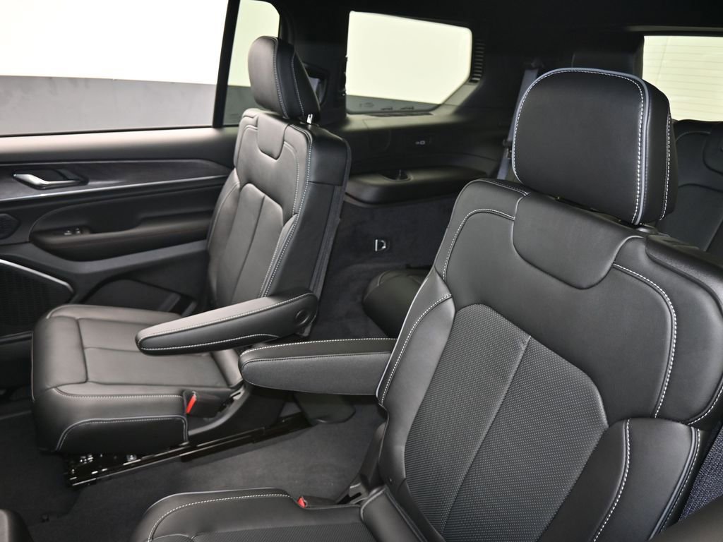 New 2025 Jeep Grand Cherokee L Overland AWD/4WD image 30