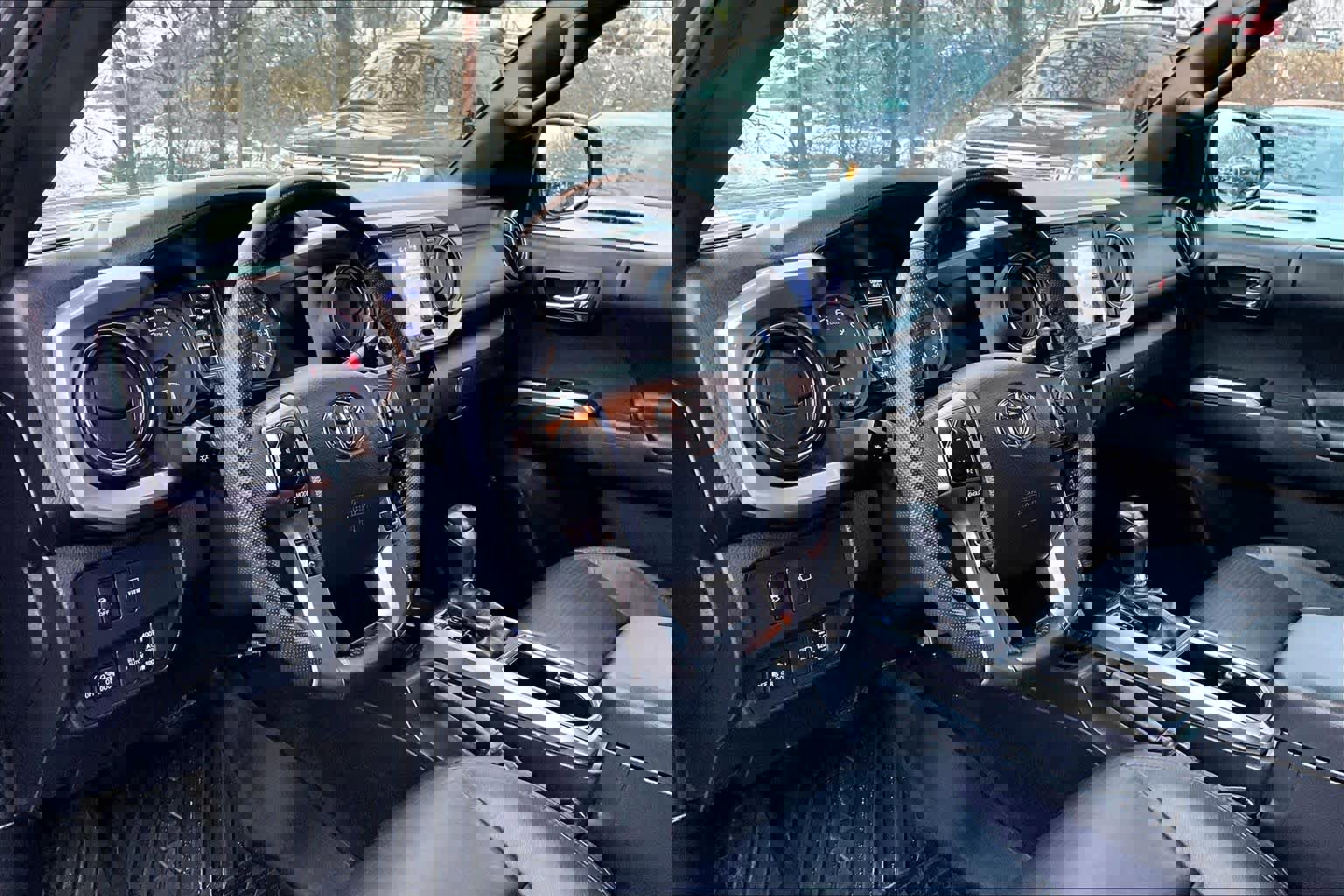 Used 2023 Toyota Tacoma Limited image 17